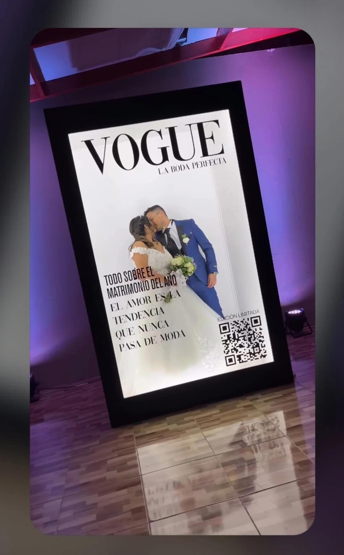 Cabina Vogue con portada editorial personalizada para fotografías de matrimonio