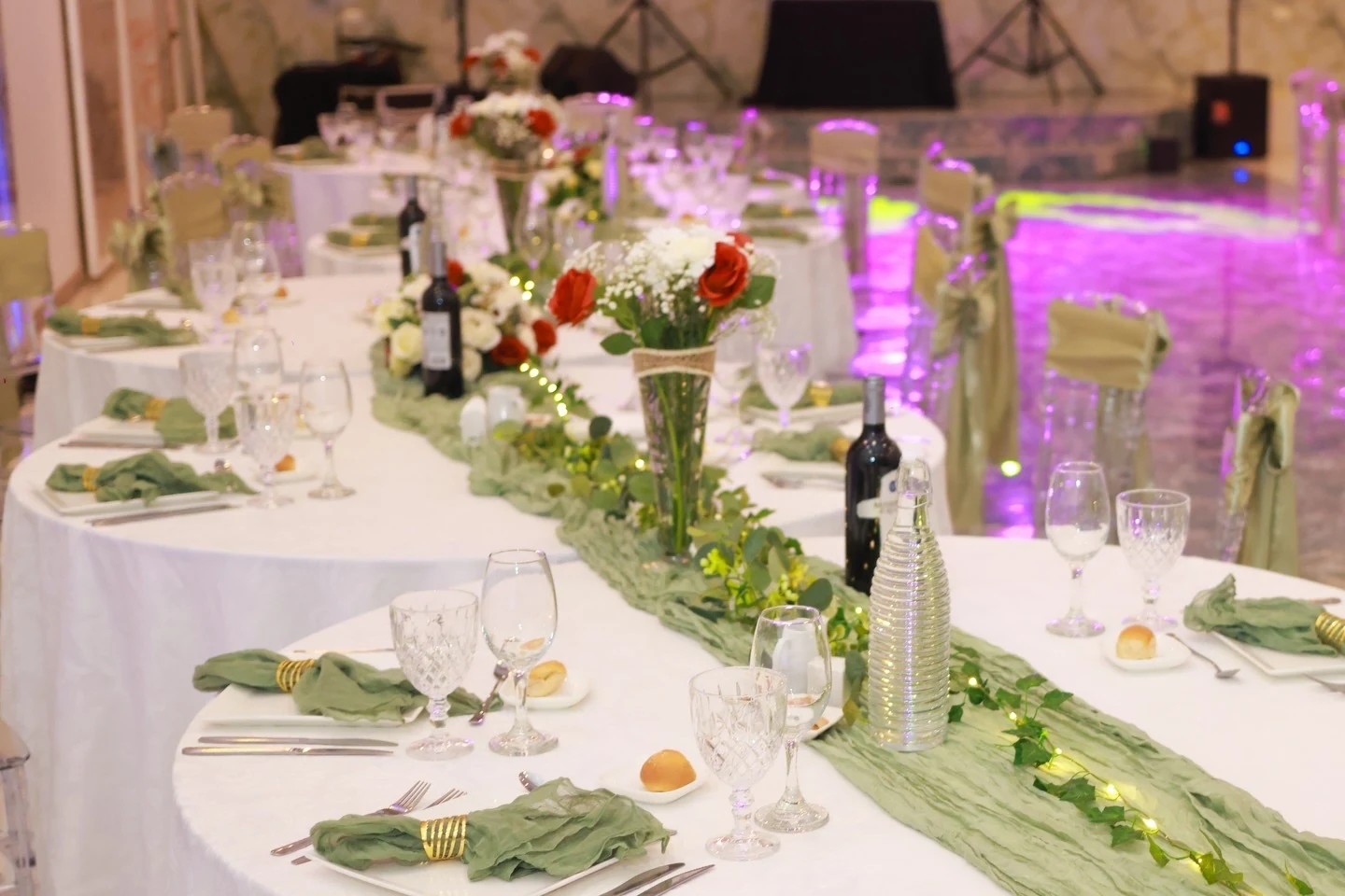 Montaje y ambientación elegante para celebración